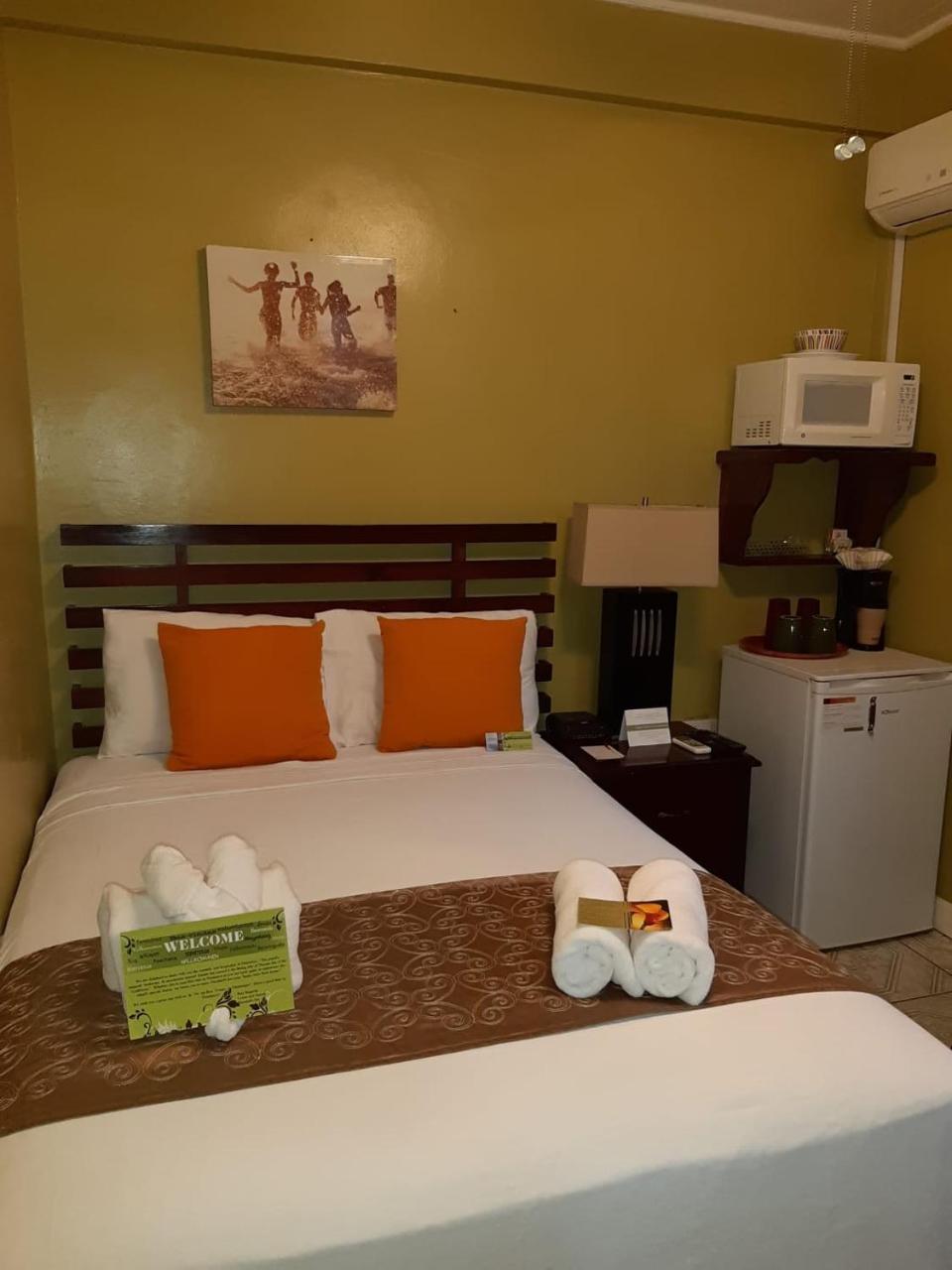Narakiel's Inn Roseau Bagian luar foto