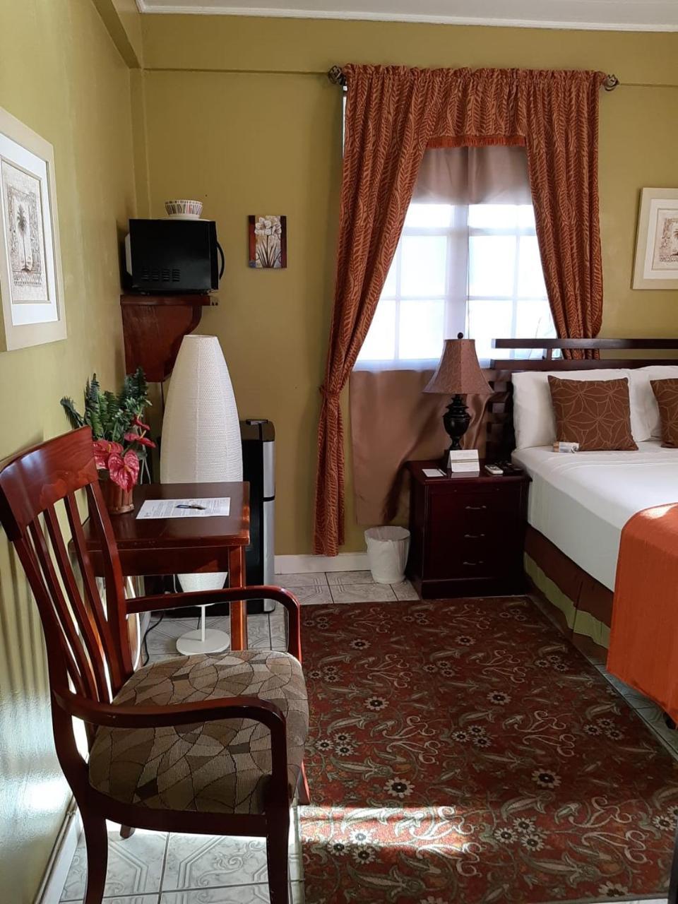 Narakiel's Inn Roseau Bagian luar foto