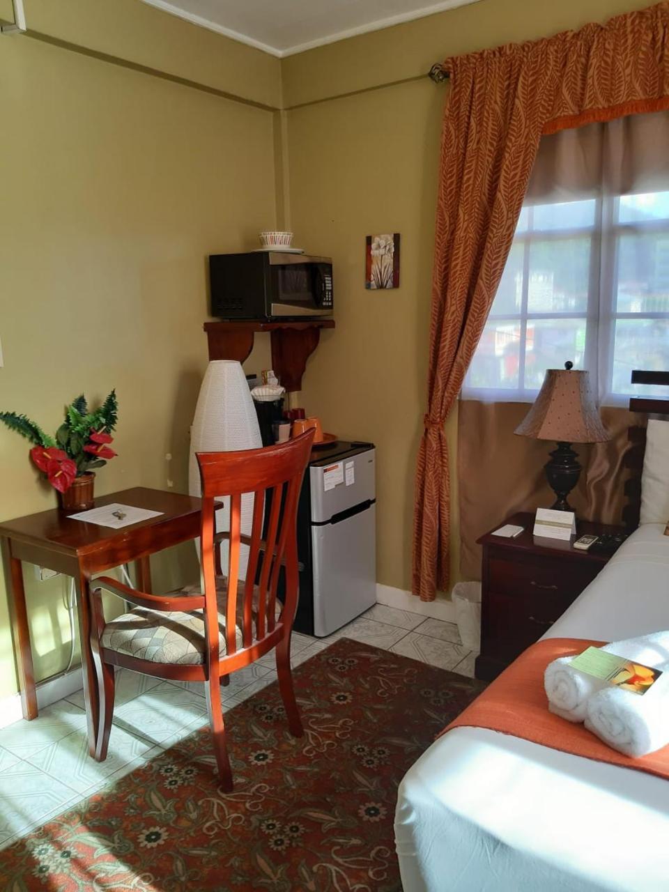 Narakiel's Inn Roseau Bagian luar foto